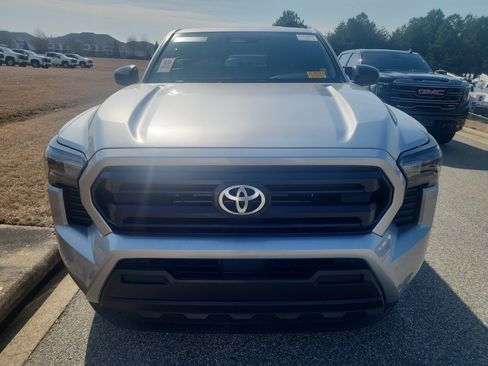Used 2025 Toyota Tacoma SR image 3