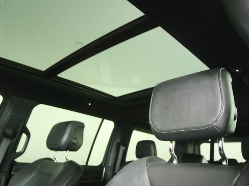 Used 2022 Jeep Wagoneer Series II w/ Premium Group I image 12