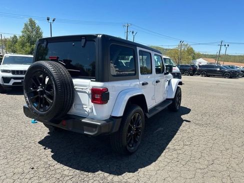 Used 2023 Jeep Wrangler Unlimited Sahara w/ Cold Weather Group AWD/4WD image 3