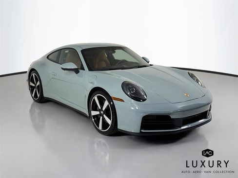 Used 2025 Porsche 911 Carrera RWD image 3