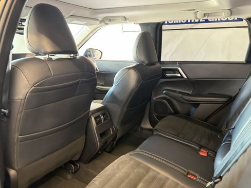 Used 2024 Mitsubishi Outlander SE FWD image 19