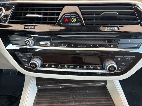 Used 2018 BMW 530e image 36