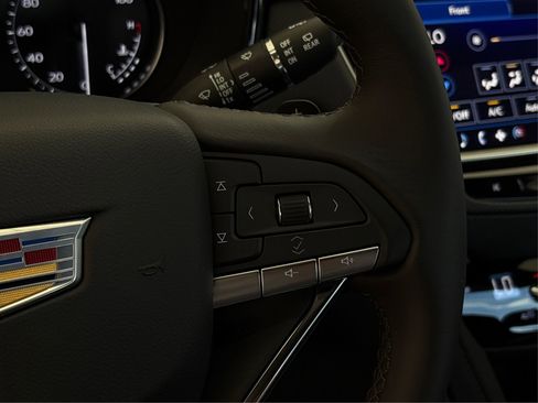 Used 2025 Cadillac XT6 Luxury image 30