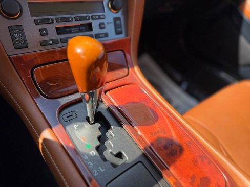 Used 2002 Lexus SC 430 Convertible image 37