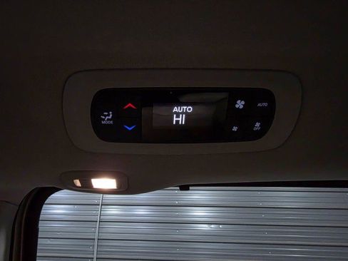 Used 2017 Chrysler Pacifica Limited image 27