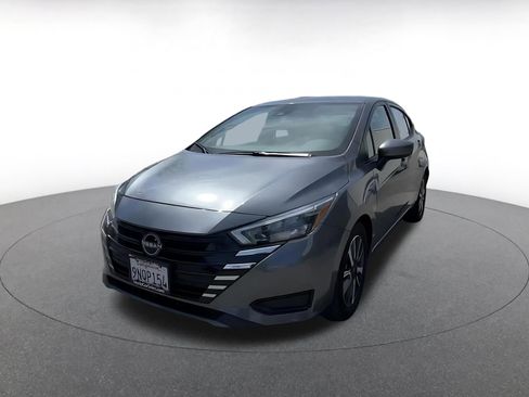 Used 2025 Nissan Versa SV image 7