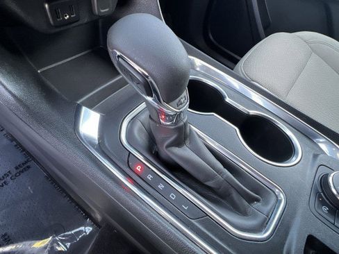 Used 2022 Chevrolet Traverse LS image 15