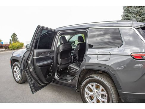Used 2022 Jeep Grand Cherokee L Limited w/ Trailer Tow Group (B) AWD/4WD image 13
