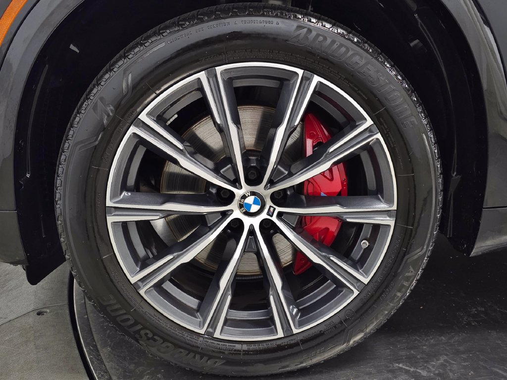 Used 2024 BMW X5 xDrive40i w/ M Sport Package AWD/4WD image 12