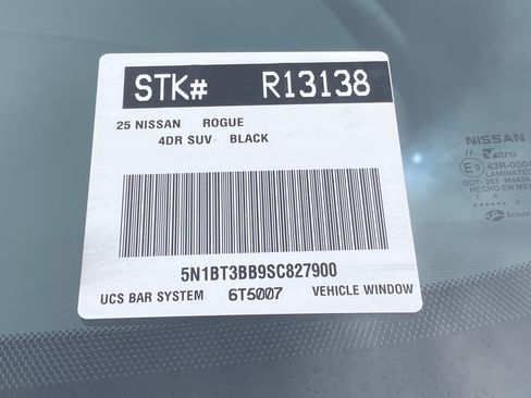 Used 2025 Nissan Rogue SV AWD/4WD image 30