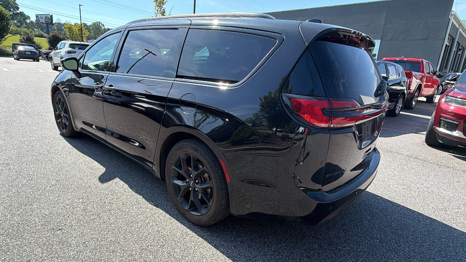 Used 2025 Chrysler Pacifica Limited FWD image 10