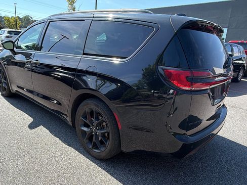 Used 2025 Chrysler Pacifica Limited FWD image 10
