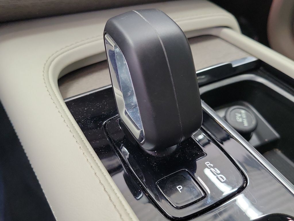 Used 2024 Volvo XC90 B5 Plus w/ Protection Package Premier AWD/4WD image 32