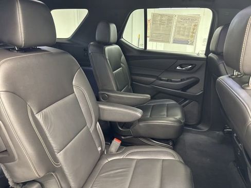 Used 2022 Chevrolet Traverse LT image 16