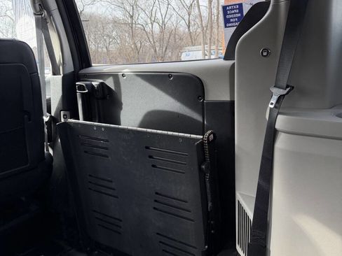 Used 2019 Dodge Grand Caravan SXT image 28