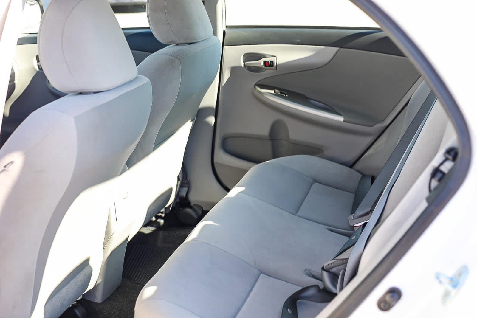 Used 2011 Toyota Corolla LE FWD image 18