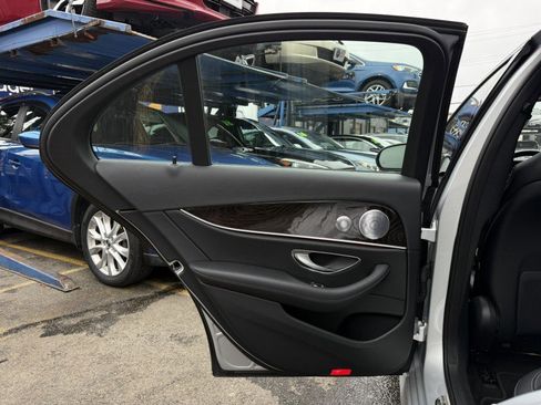 Used 2018 Mercedes-Benz E 300 4MATIC image 14