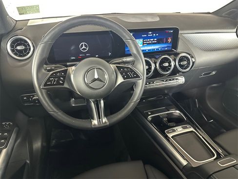 Certified 2025 Mercedes-Benz GLA 250 image 23