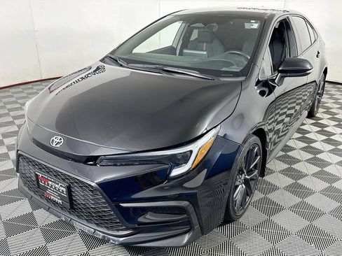 Used 2023 Toyota Corolla SE FWD image 3