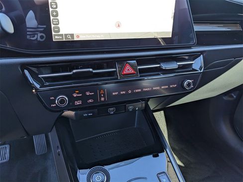 Certified 2025 Kia Niro Wind image 26