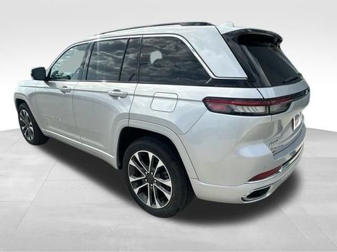 Used 2022 Jeep Grand Cherokee Overland AWD/4WD image 5