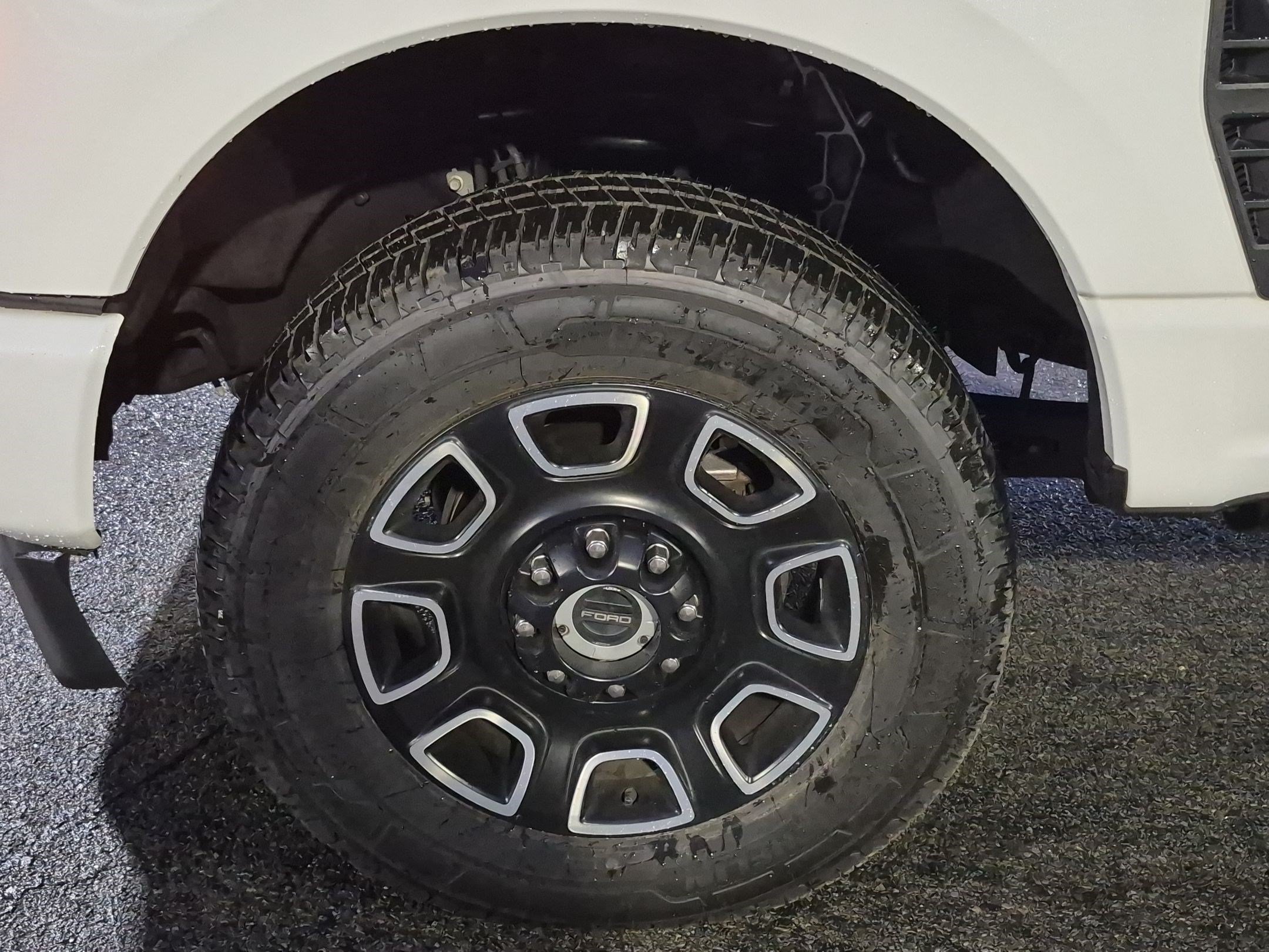 Used 2023 Ford F350 Platinum AWD/4WD image 13