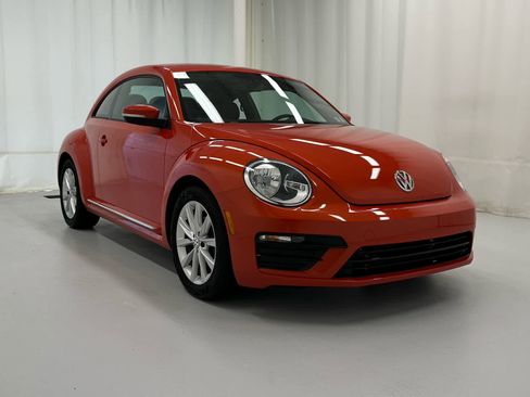 Used 2018 Volkswagen Beetle 2.0T S FWD image 1