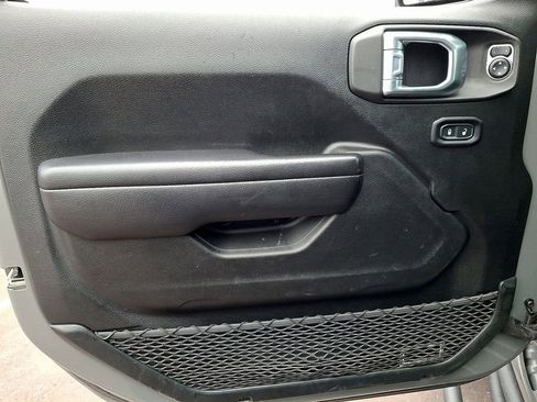 Used 2021 Jeep Wrangler Willys image 12