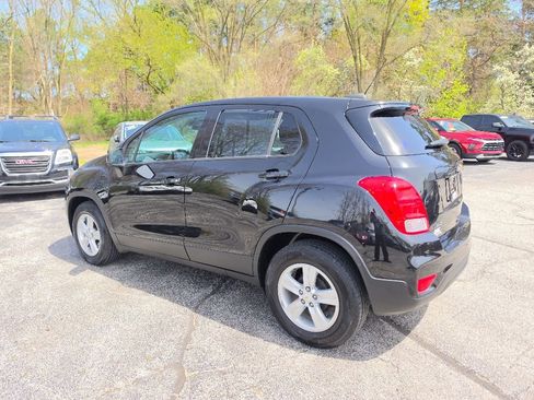 Used 2020 Chevrolet Trax LS w/ Tint and Cruise Package FWD image 4