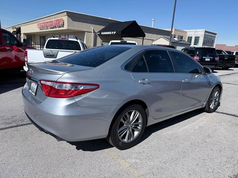 Used 2016 Toyota Camry SE image 5