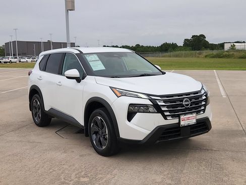 Used 2026 Nissan Rogue SV FWD image 3