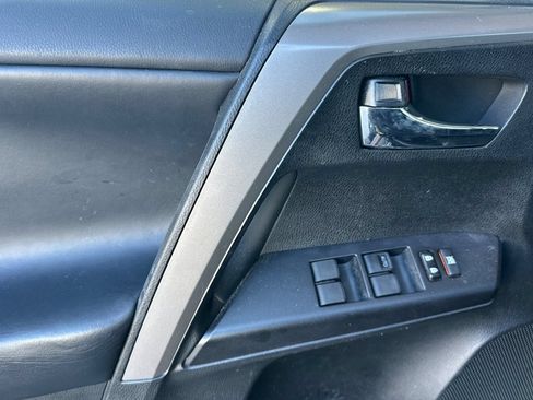Used 2018 Toyota RAV4 XLE FWD image 10
