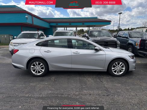 Used 2017 Chevrolet Malibu LT FWD image 3