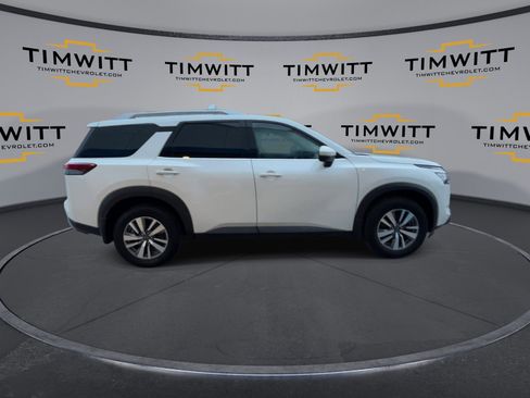 Used 2023 Nissan Pathfinder SL image 2