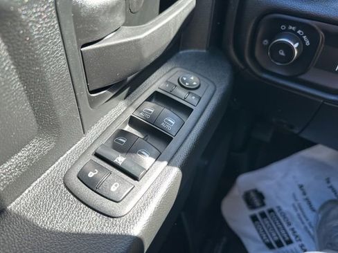 Used 2022 RAM 2500 Tradesman w/ Chrome Appearance Group AWD/4WD image 27