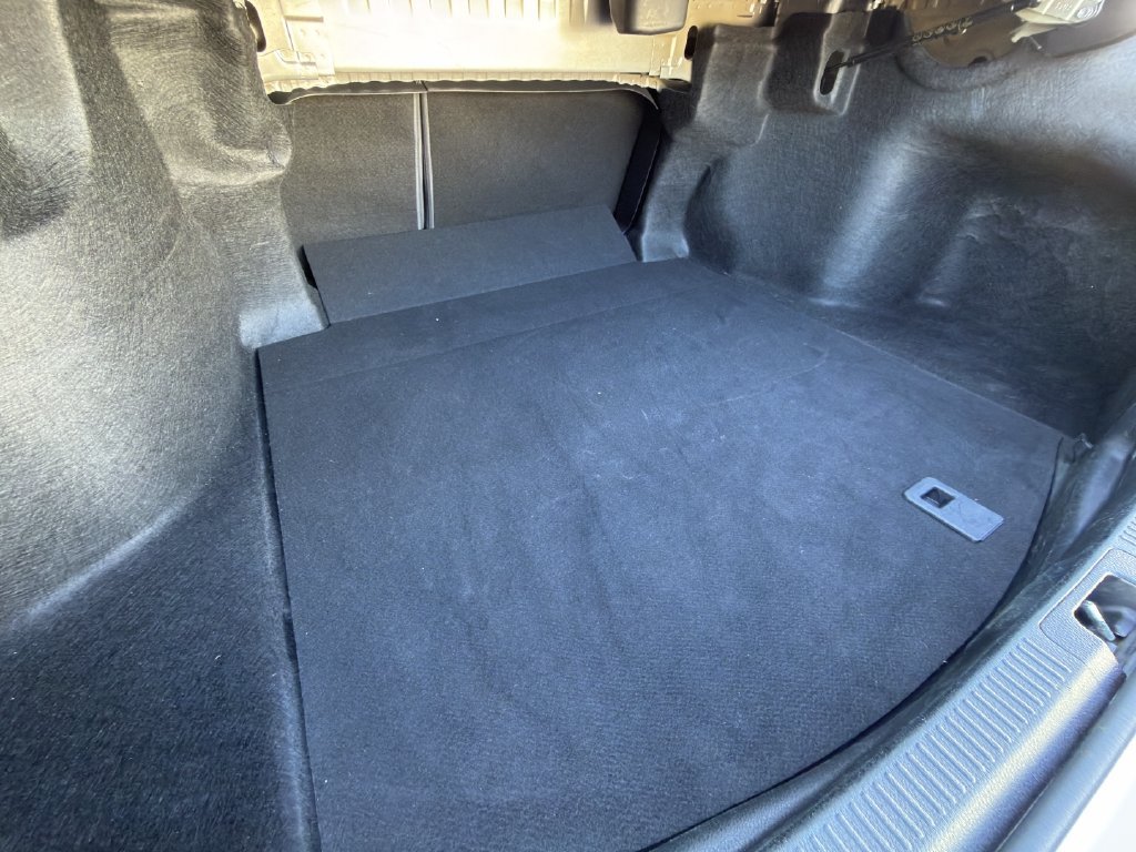 Used 2019 Toyota Camry SE w/ Carpet Mat Package FWD image 25