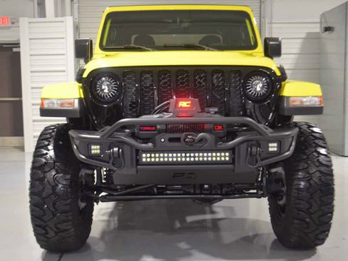 Used 2023 Jeep Gladiator Sport image 2