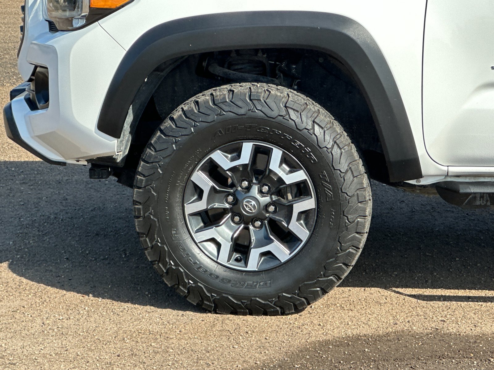 Used 2021 Toyota Tacoma TRD Off-Road w/ Technology Package AWD/4WD image 24
