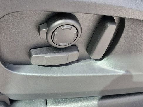 New 2025 Land Rover Defender 90 V8 image 23