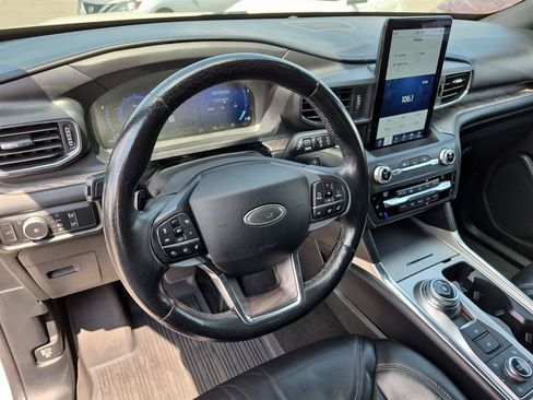 Used 2020 Ford Explorer Platinum w/ Premium Technology Package AWD/4WD image 16
