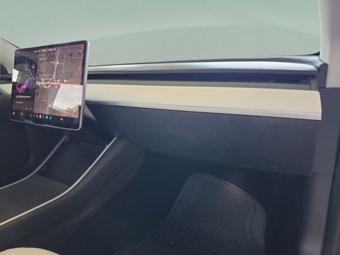 Used 2018 Tesla Model 3 Long Range RWD image 21