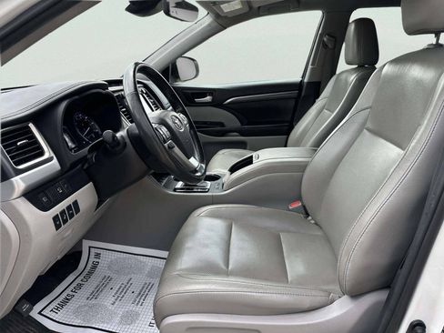 Used 2019 Toyota Highlander Limited Platinum AWD/4WD image 9