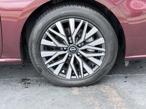 Used 2025 Nissan Altima 2.5 SV FWD image 33