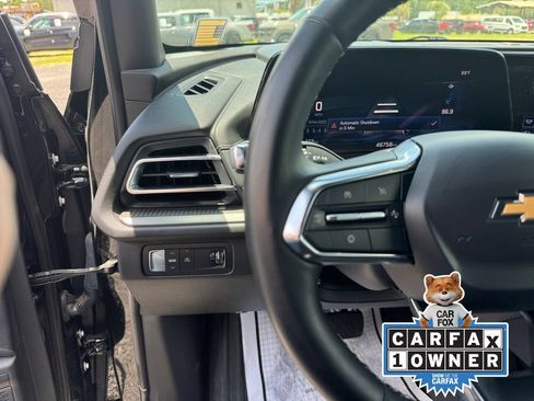 Used 2025 Chevrolet Traverse LT FWD image 36
