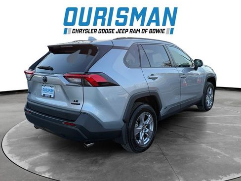 Used 2022 Toyota RAV4 LE image 3