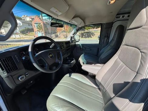 Used 2019 Chevrolet Express 2500 Extended image 17