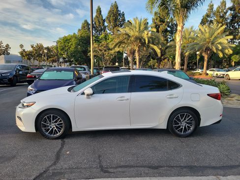 Used 2016 Lexus ES 350 w/ Navigation System Package FWD image 2