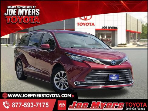 Used 2021 Toyota Sienna XLE FWD image 1