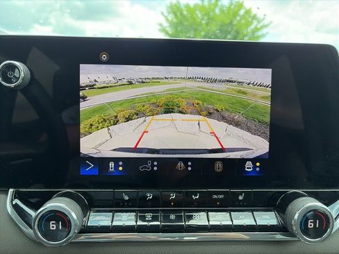 Used 2024 Chevrolet Colorado ZR2 w/ Technology Package AWD/4WD image 13