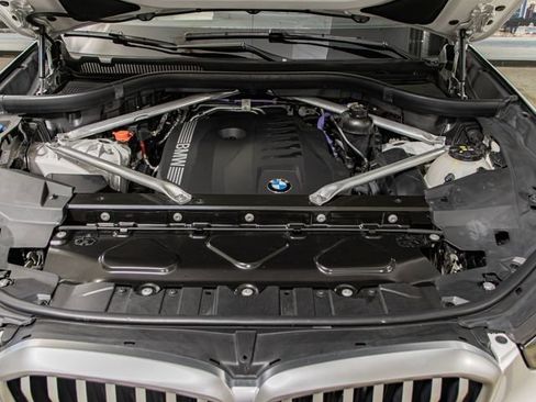Used 2024 BMW X5 xDrive40i w/ Premium Package AWD/4WD image 5